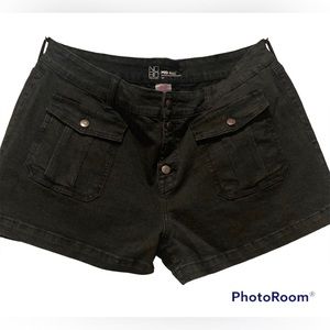 MidRise No boundaries Women Cargo Shorts